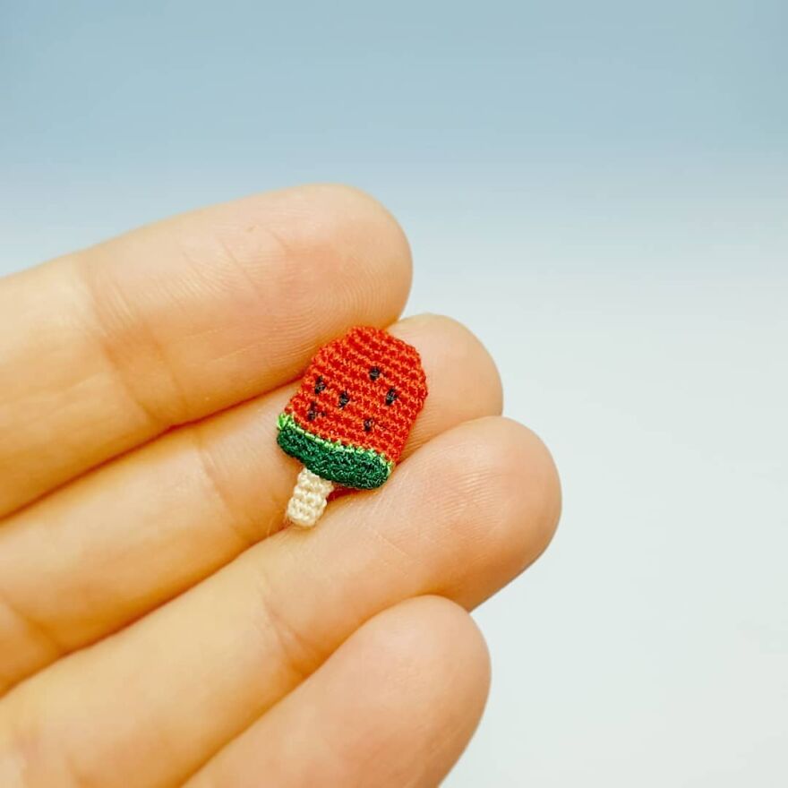 Artist Creates Crochet Animals So Tiny They Fit At Your Fingertips