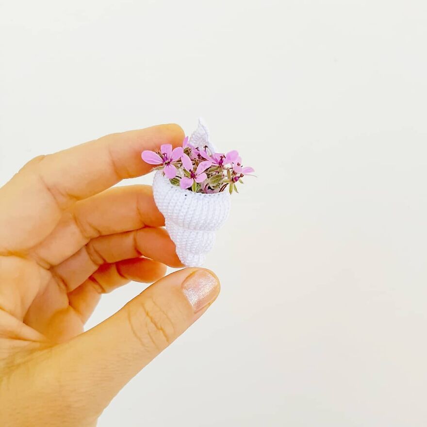 Artist Creates Crochet Animals So Tiny They Fit At Your Fingertips