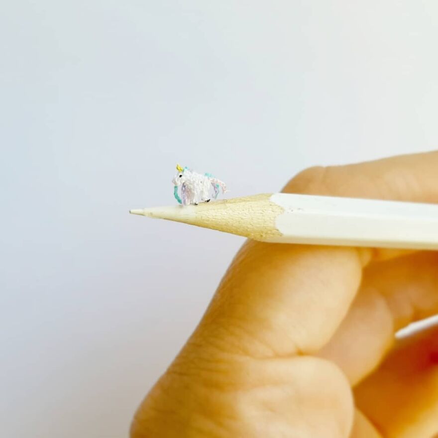 Artist Creates Crochet Animals So Tiny They Fit At Your Fingertips