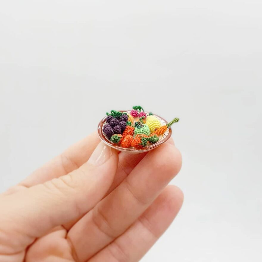 Artist Creates Crochet Animals So Tiny They Fit At Your Fingertips