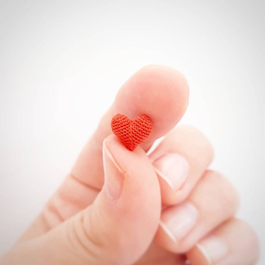 Artist Creates Crochet Animals So Tiny They Fit At Your Fingertips