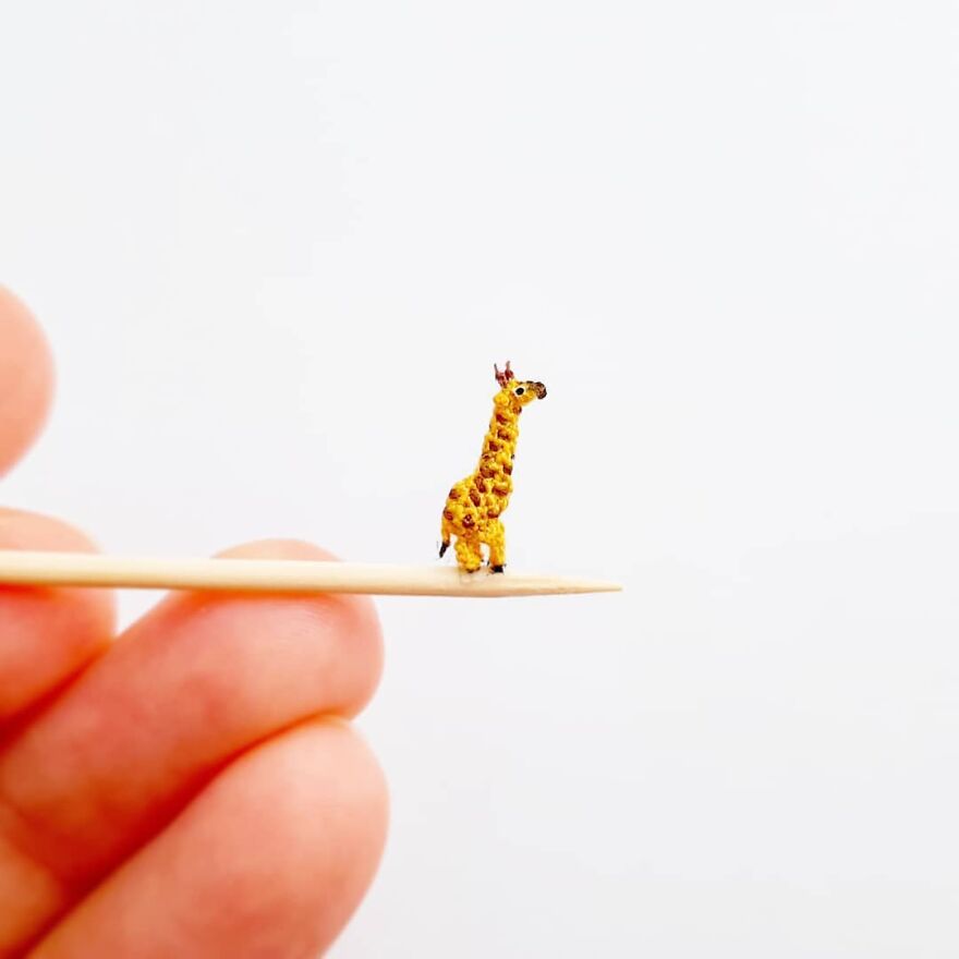 Artist Creates Crochet Animals So Tiny They Fit At Your Fingertips