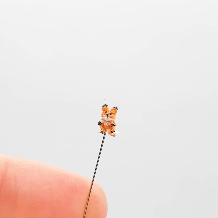 Artist Creates Crochet Animals So Tiny They Fit At Your Fingertips