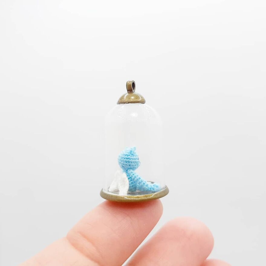 Artist Creates Crochet Animals So Tiny They Fit At Your Fingertips