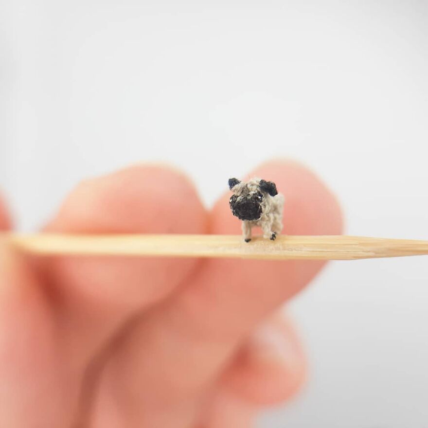 Artist Creates Crochet Animals So Tiny They Fit At Your Fingertips