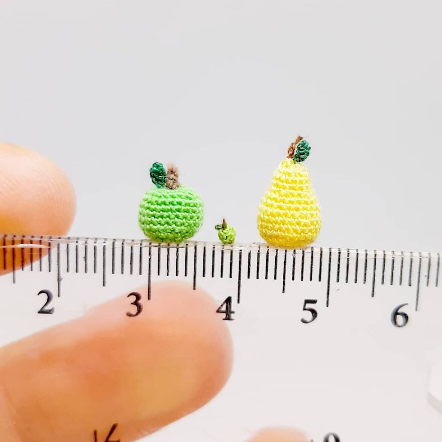 Artist Creates Crochet Animals So Tiny They Fit At Your Fingertips