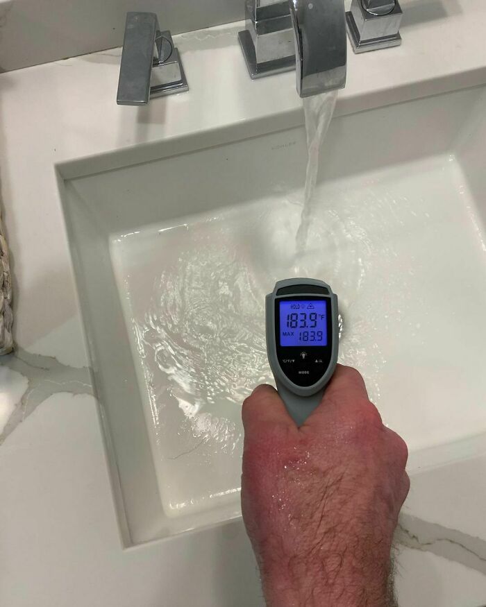 ¡No hay que preocuparse del covid cuando te laves las manos en esta casa!