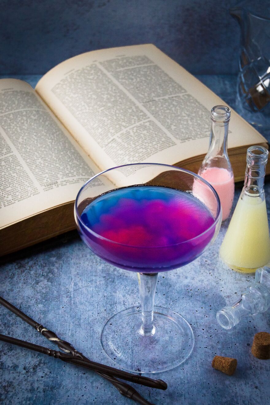 Unofficial Harry Potter Inspired Cocktail Book - Fantastic Drinks And How To Make Them
