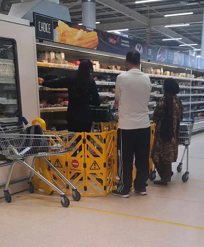 En el Tesco han tenido que hacer esto para proteger a quien pone los precios reducidos