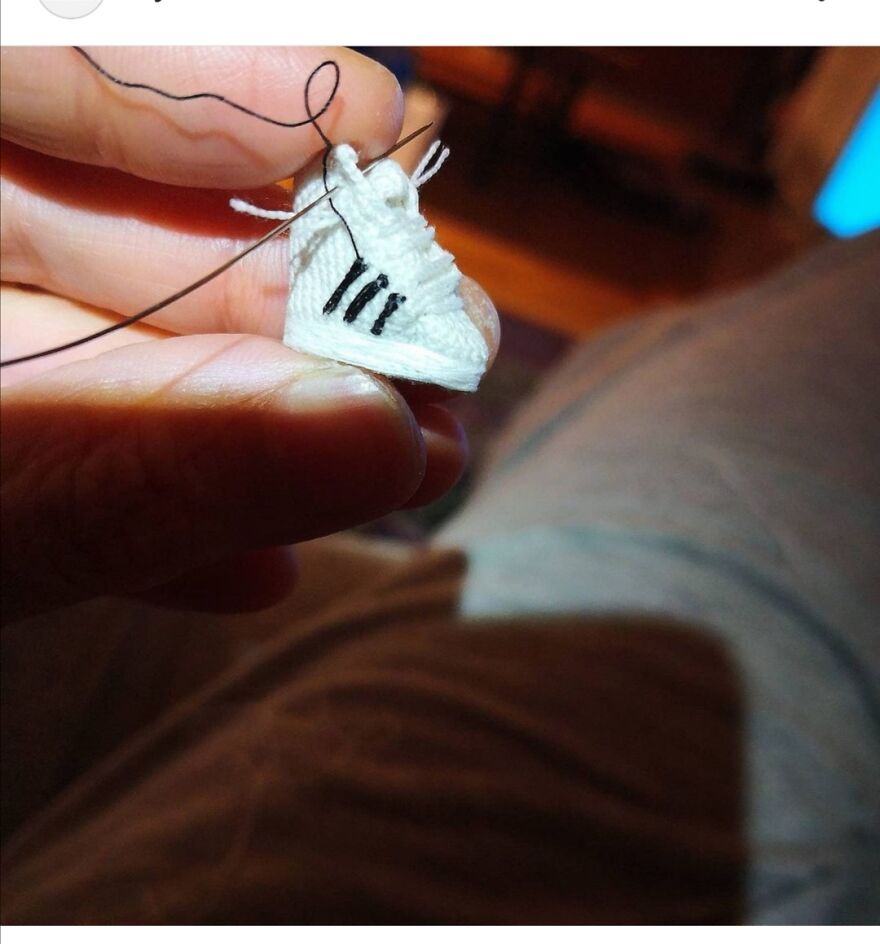 I Crochet Realistic And Unique Miniature Dolls Of My Idols In Sewing Thread