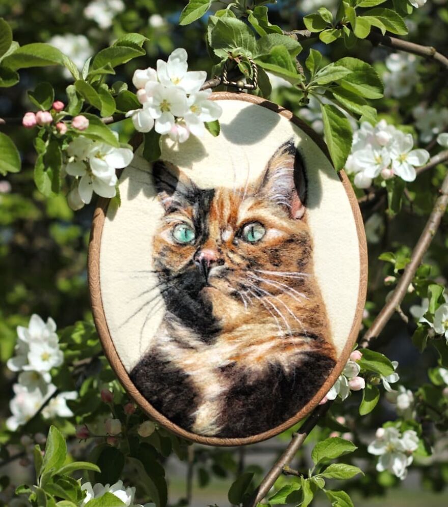 In My Hands The Wool Comes To Life!