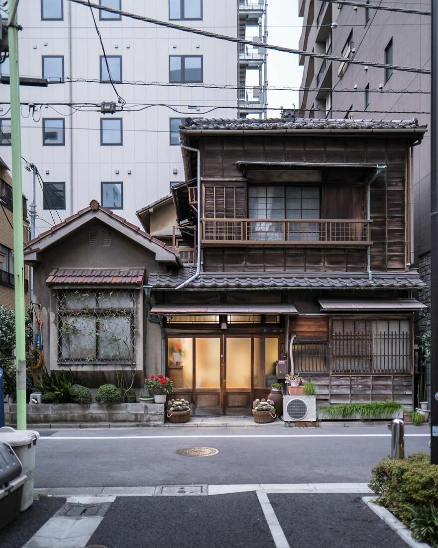 Instagram Account Shows How Past And Present Merge In Harmony In Japan