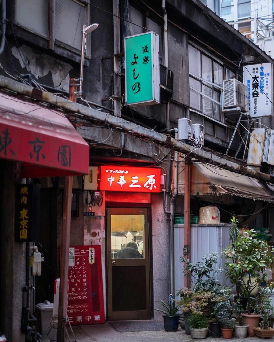 Instagram Account Shows How Past And Present Merge In Harmony In Japan