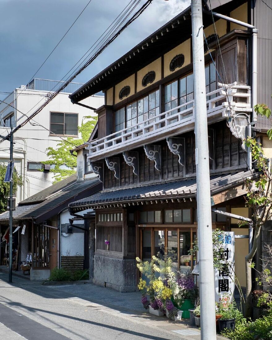 Instagram Account Shows How Past And Present Merge In Harmony In Japan