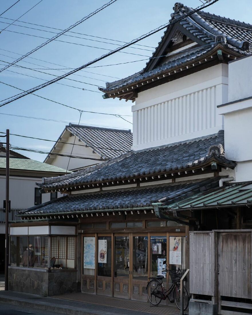 Instagram Account Shows How Past And Present Merge In Harmony In Japan