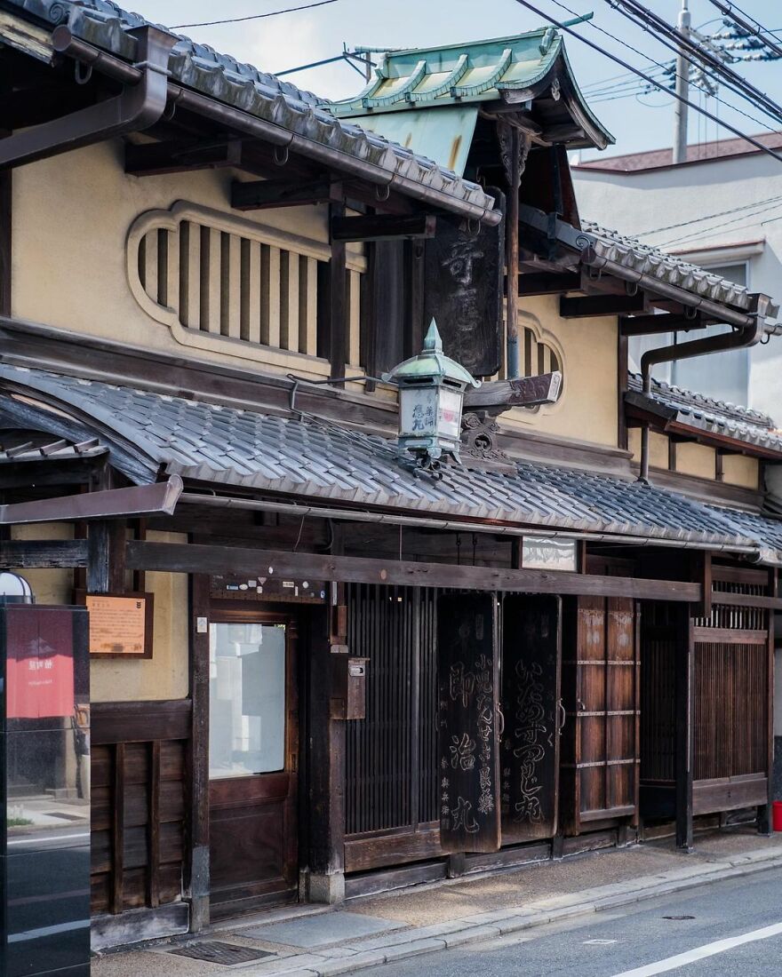 Instagram Account Shows How Past And Present Merge In Harmony In Japan