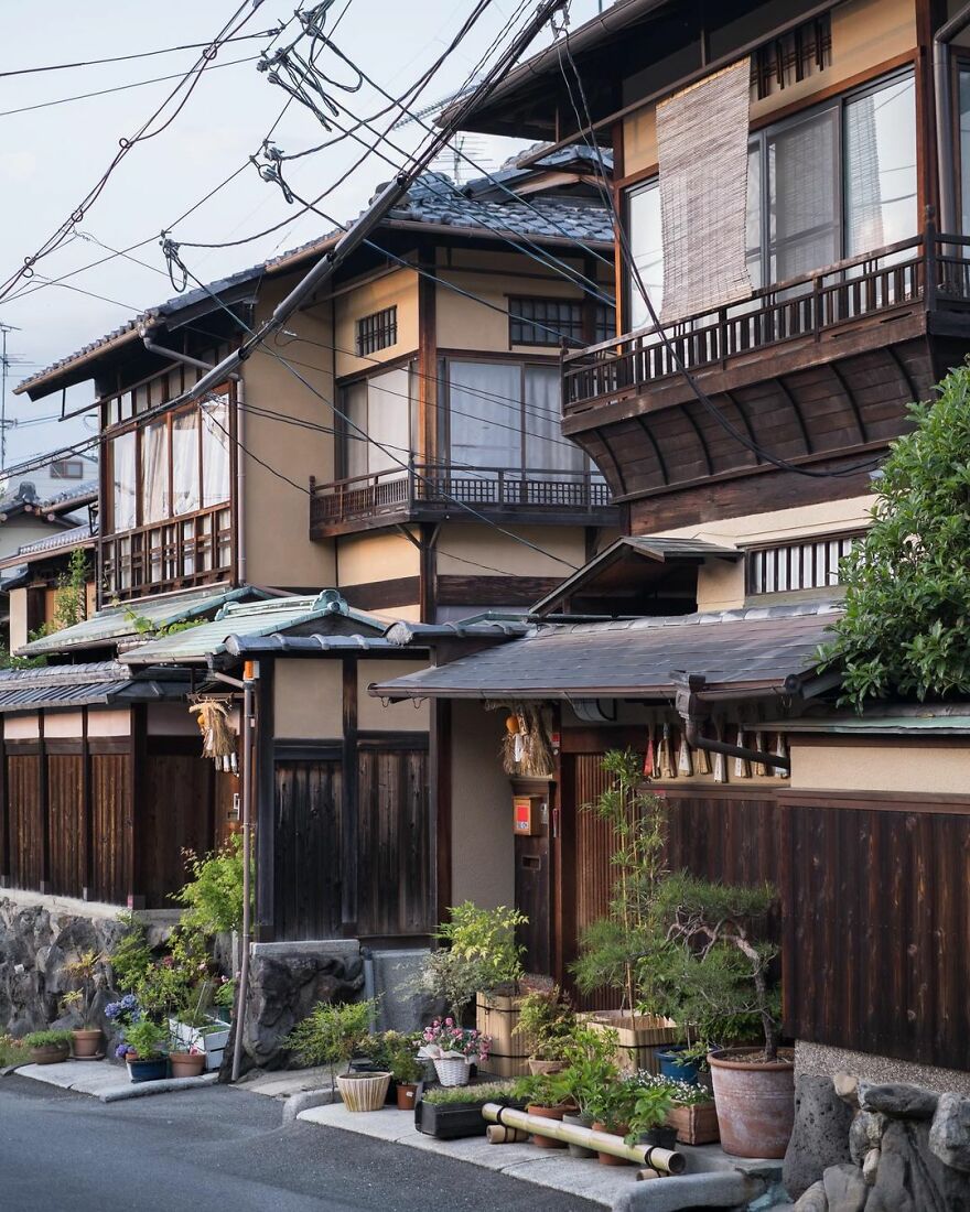 Instagram Account Shows How Past And Present Merge In Harmony In Japan