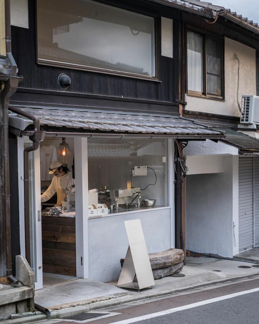 Instagram Account Shows How Past And Present Merge In Harmony In Japan