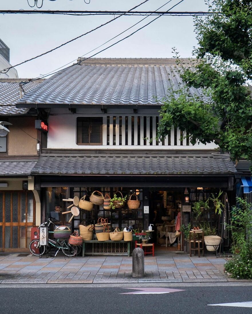 Instagram Account Shows How Past And Present Merge In Harmony In Japan