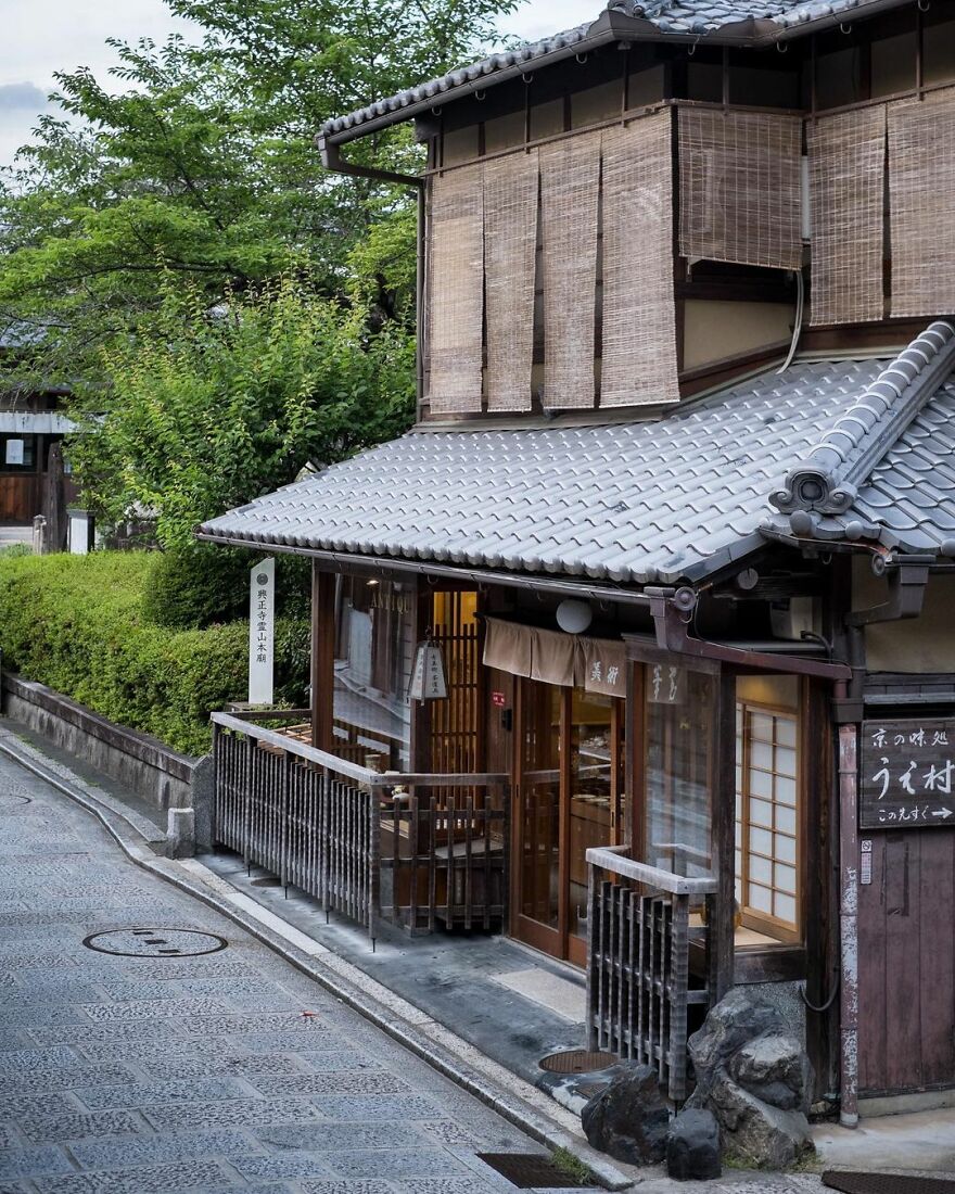 Instagram Account Shows How Past And Present Merge In Harmony In Japan