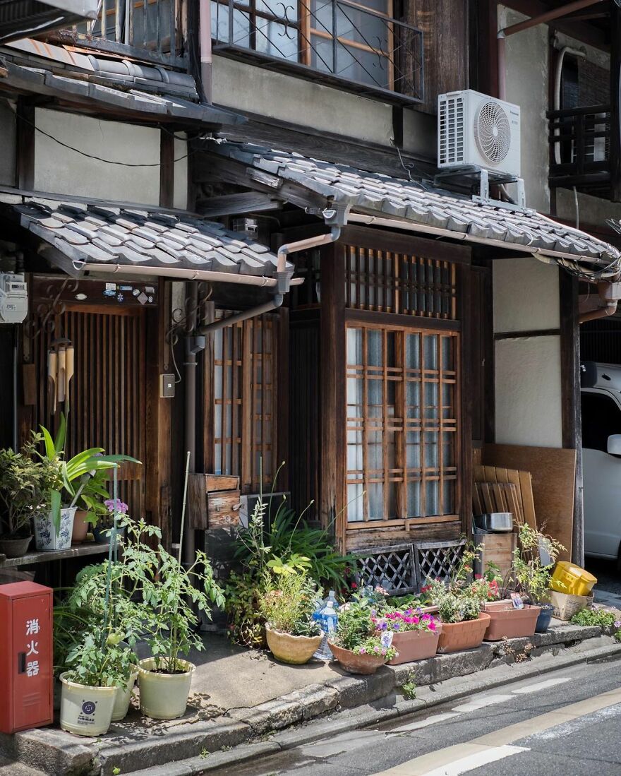 Instagram Account Shows How Past And Present Merge In Harmony In Japan