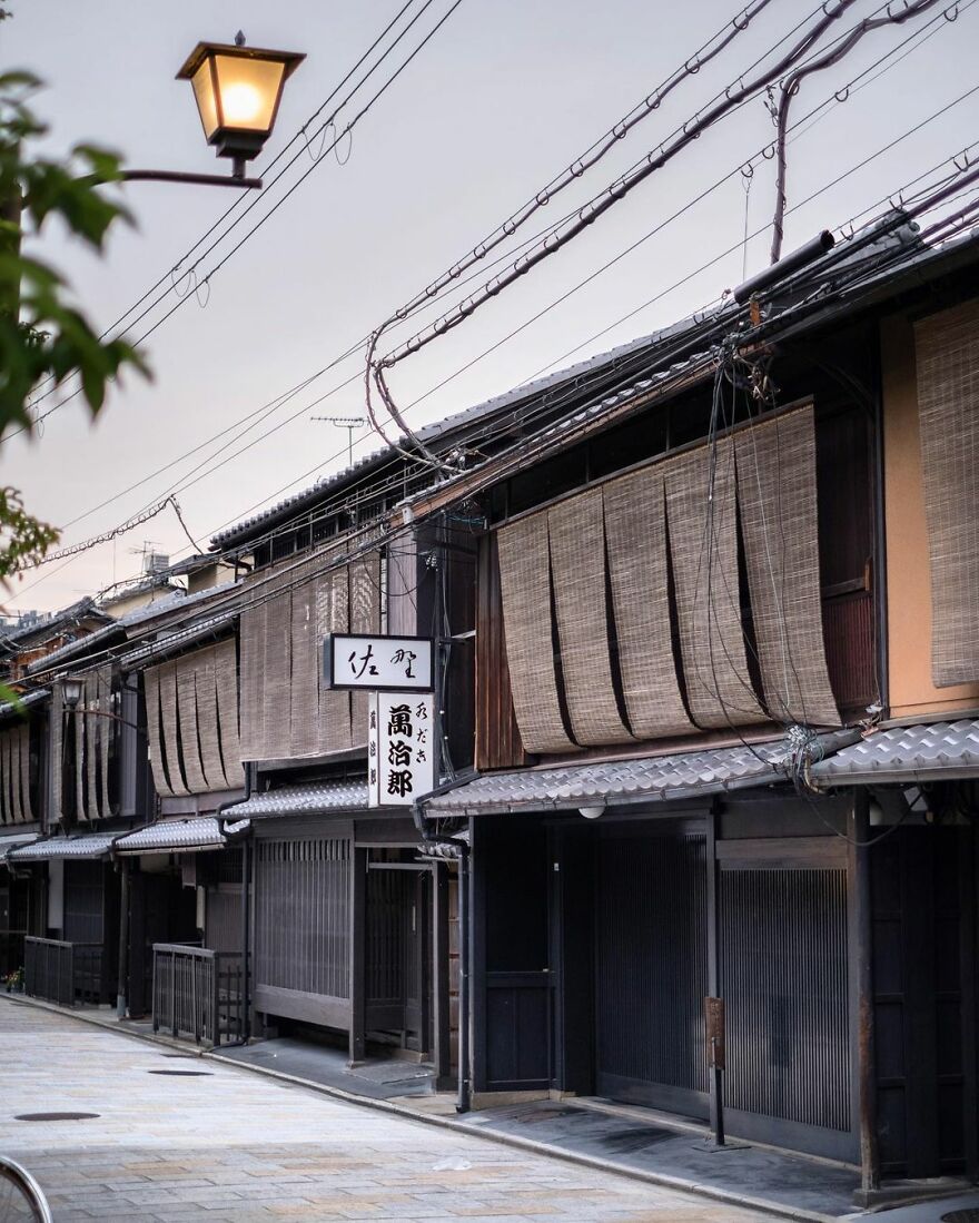 Instagram Account Shows How Past And Present Merge In Harmony In Japan