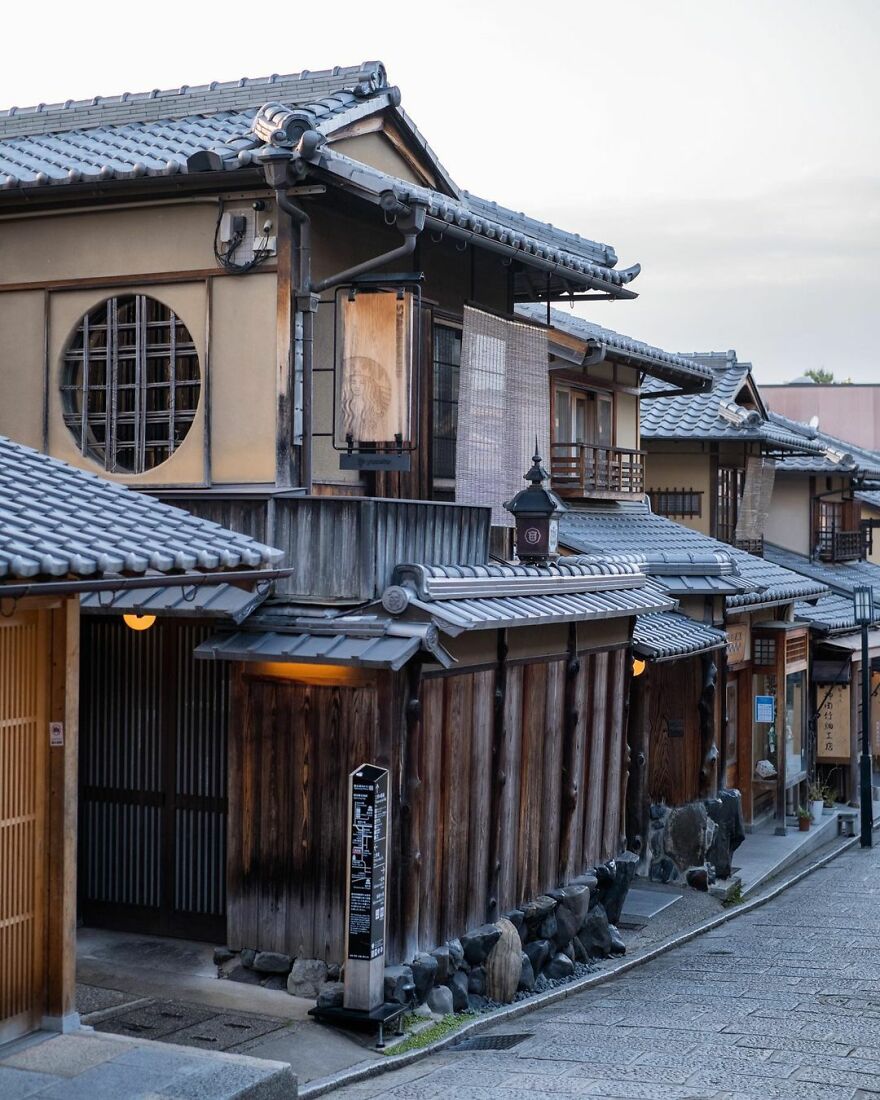 Instagram Account Shows How Past And Present Merge In Harmony In Japan