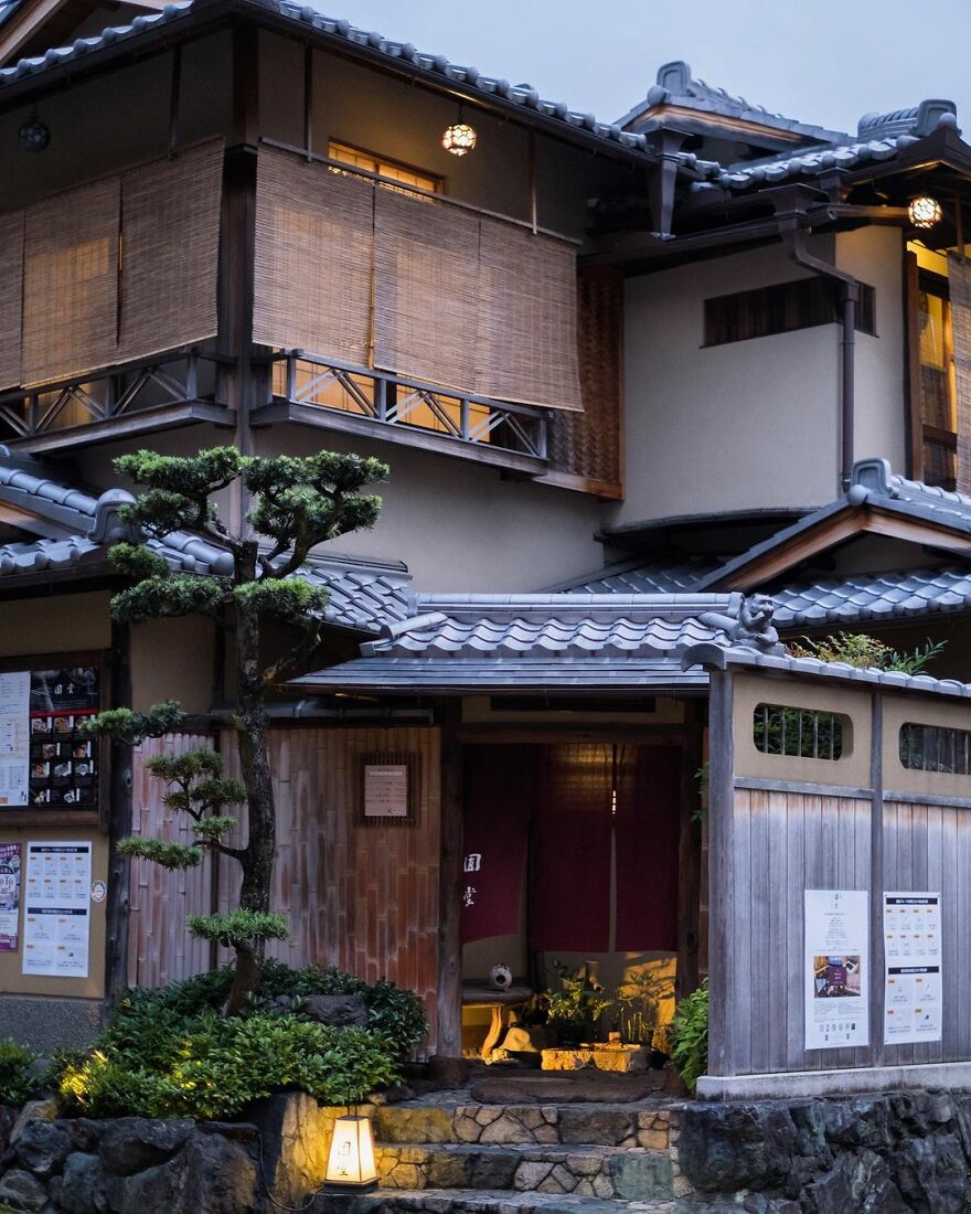 Instagram Account Shows How Past And Present Merge In Harmony In Japan