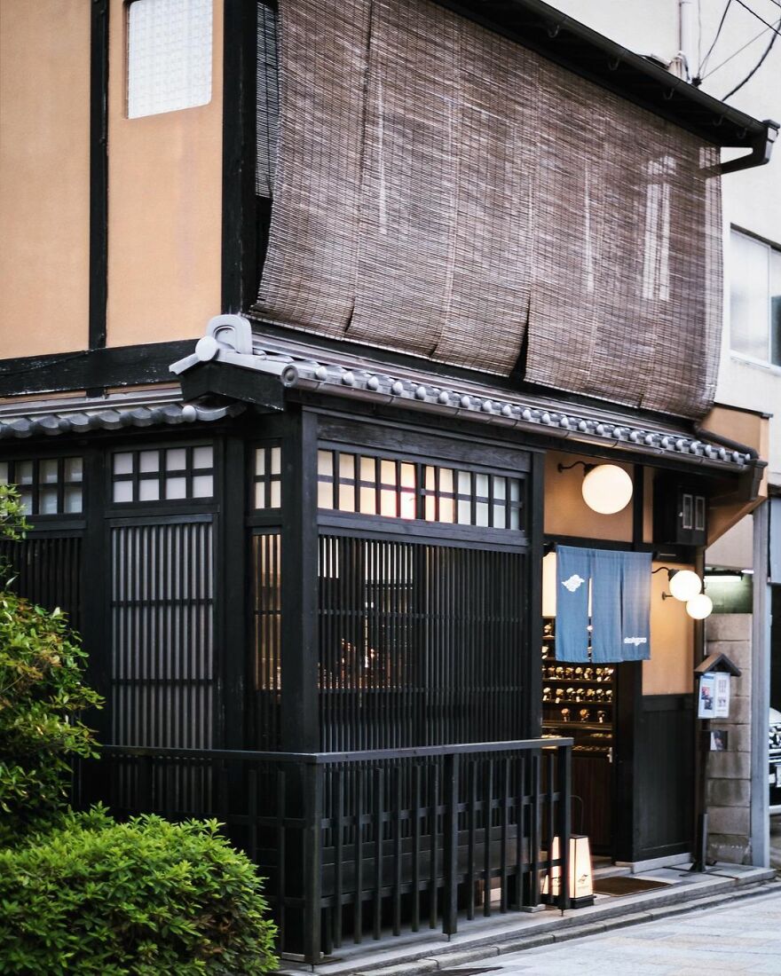 Instagram Account Shows How Past And Present Merge In Harmony In Japan