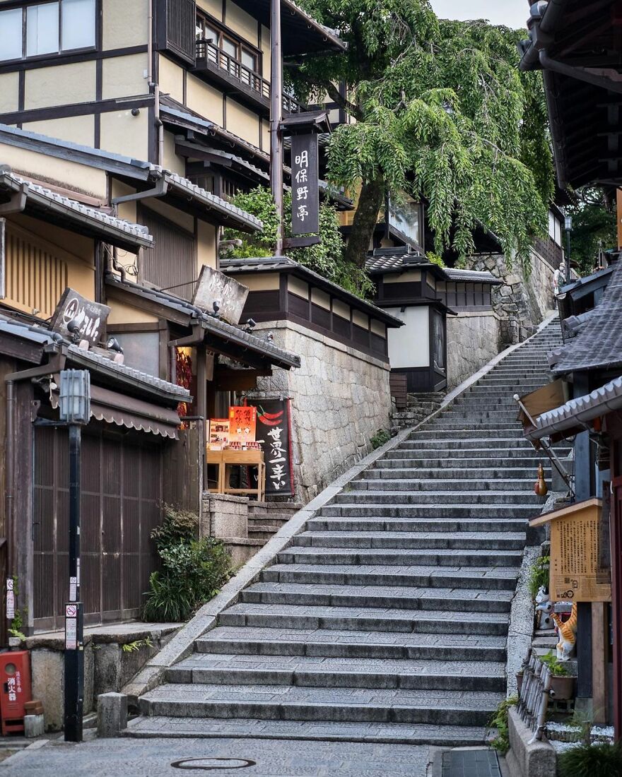 Instagram Account Shows How Past And Present Merge In Harmony In Japan
