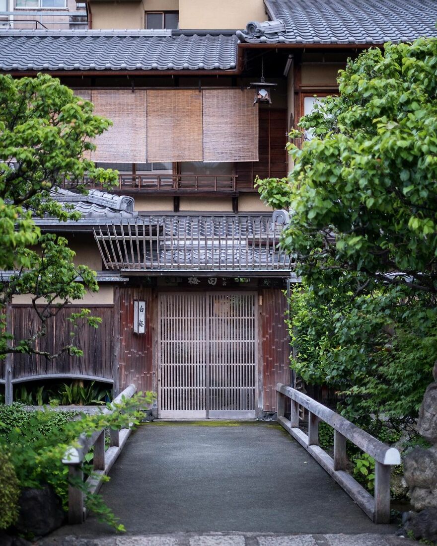 Instagram Account Shows How Past And Present Merge In Harmony In Japan