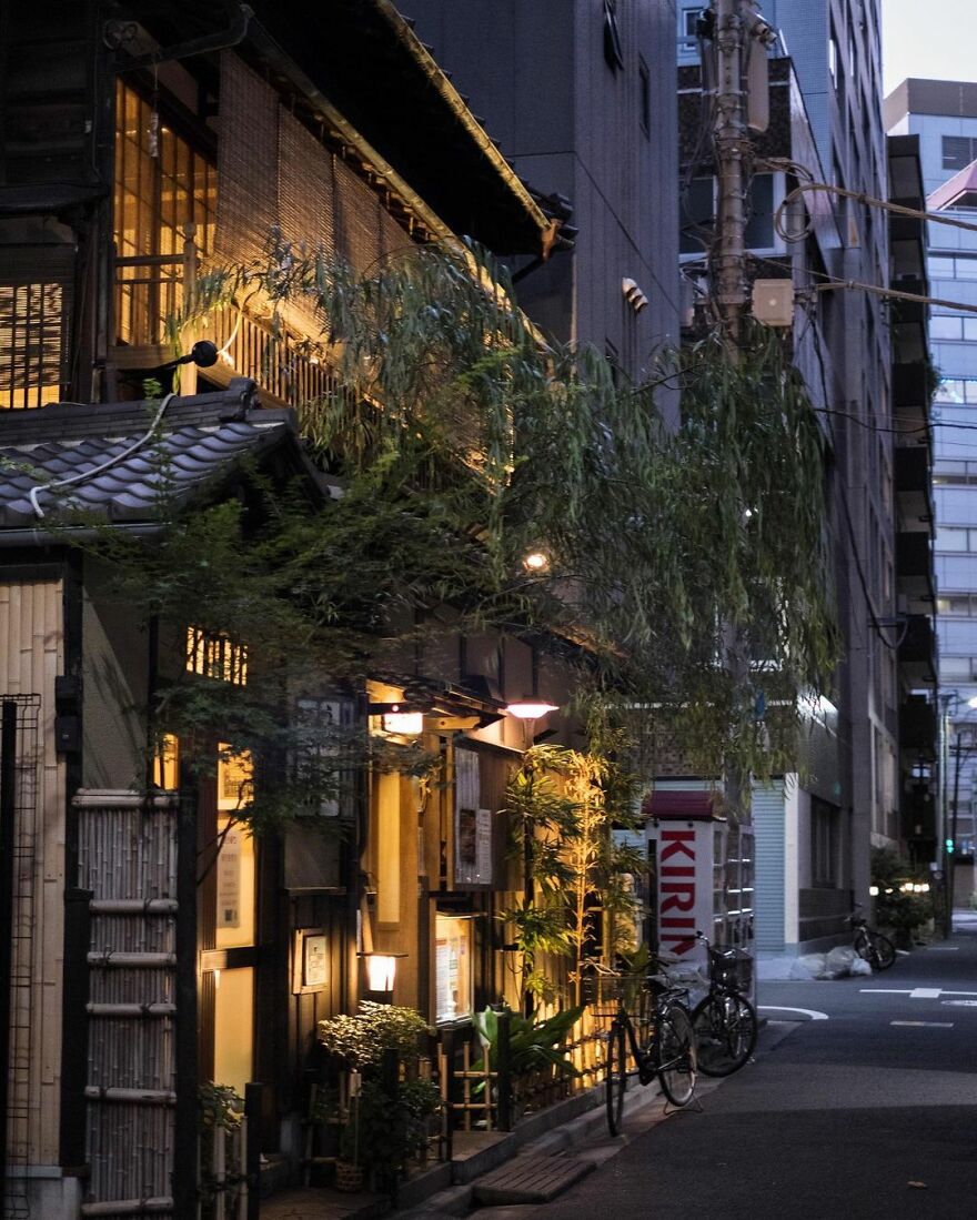 Instagram Account Shows How Past And Present Merge In Harmony In Japan