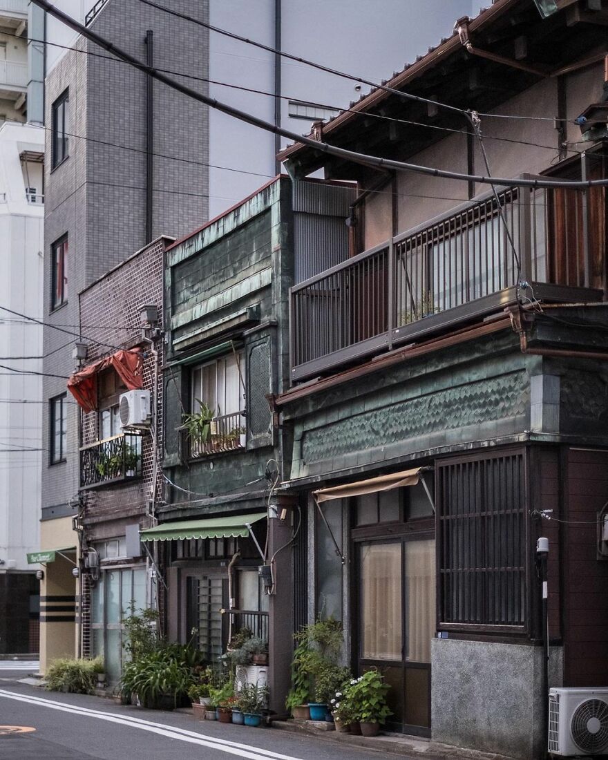 Instagram Account Shows How Past And Present Merge In Harmony In Japan