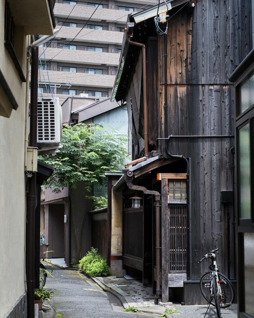 Instagram Account Shows How Past And Present Merge In Harmony In Japan