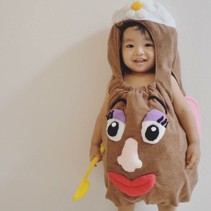 Mother Makes Cute Costumes For Her Children By Hand