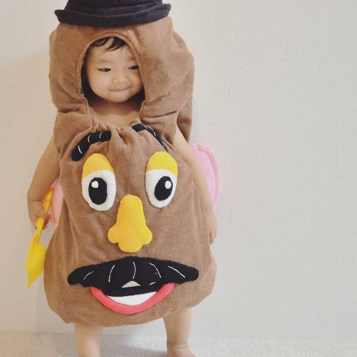Mother Makes Cute Costumes For Her Children By Hand