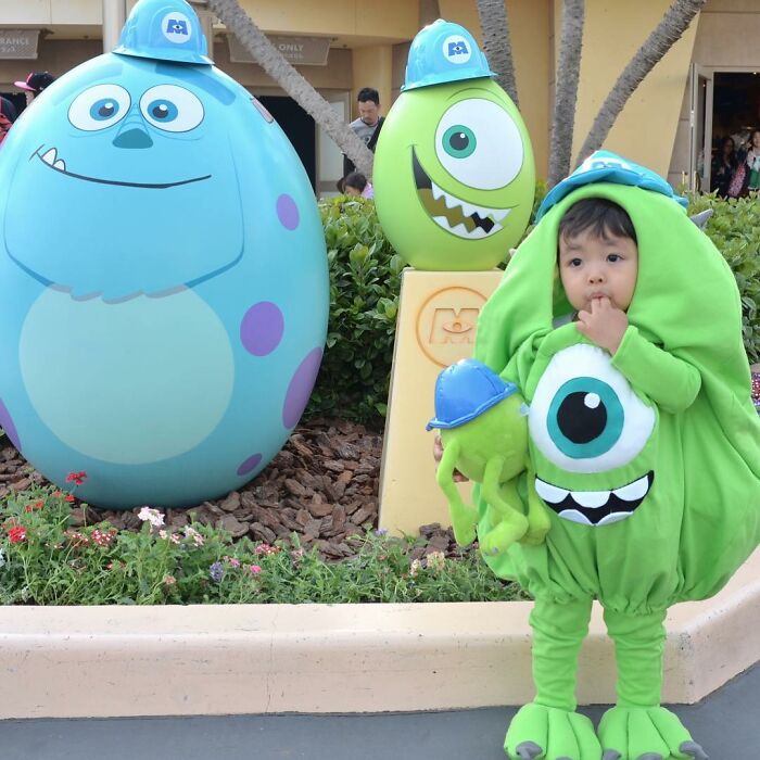 Mother Makes Cute Costumes For Her Children By Hand