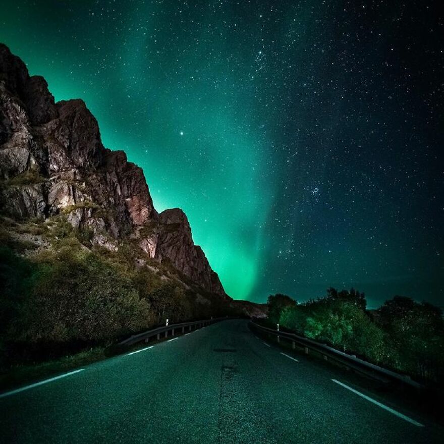 Así es como se ven las islas del Ártico en las cuatro estaciones del año, según la entrevista con el artista "cazador de auroras" Así es como se ven las islas del Ártico en las cuatro estaciones del año, según la entrevista con el artista "cazador de auroras"