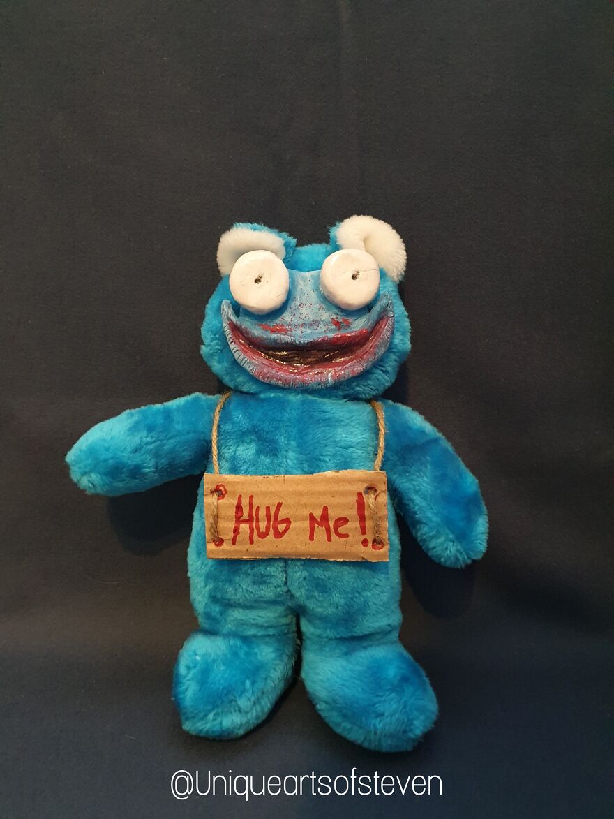 Creepy Smile "Hug Me" Plush (Halloween Edition)