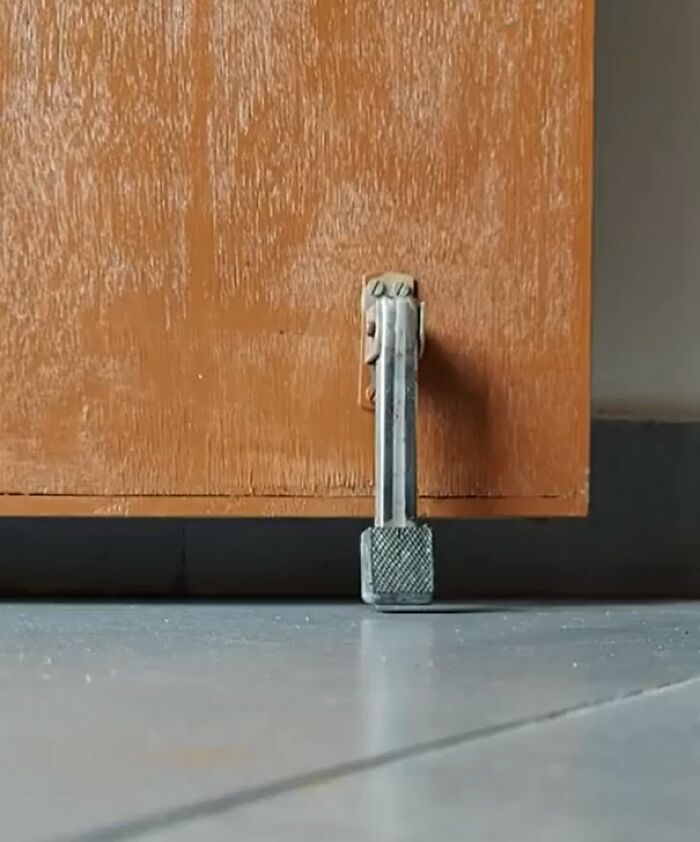 This Stopper, That Doesn't Touch The Floor