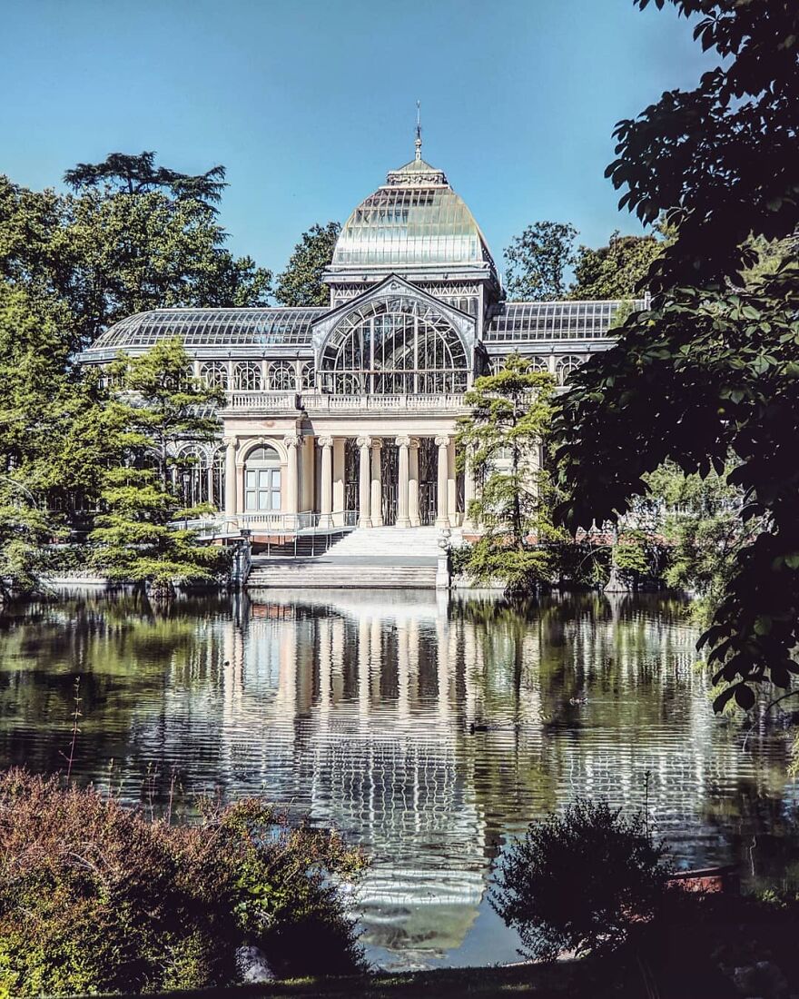 Unusual Pictures Of The Beauty Of Madrid Through Reflections And Puddles