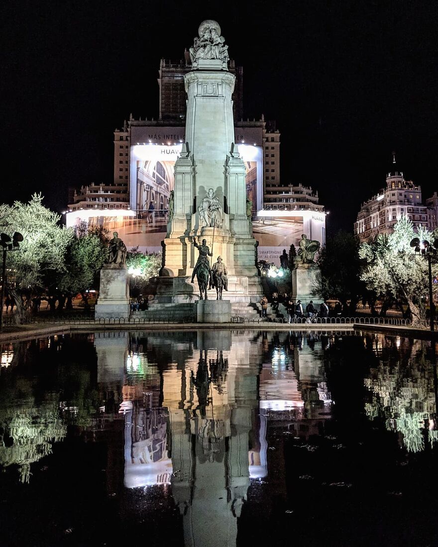 Unusual Pictures Of The Beauty Of Madrid Through Reflections And Puddles