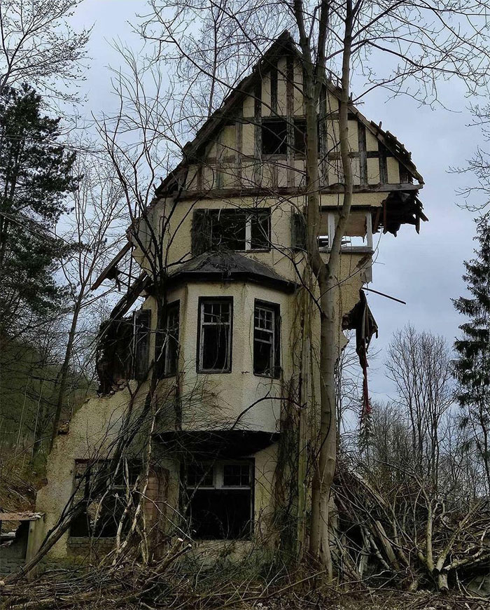 Abandoned House... Or What's Left Of It...