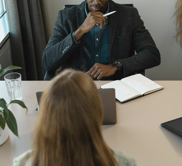 30 People Share How They Embarrassed Themselves During Their First Job Interview