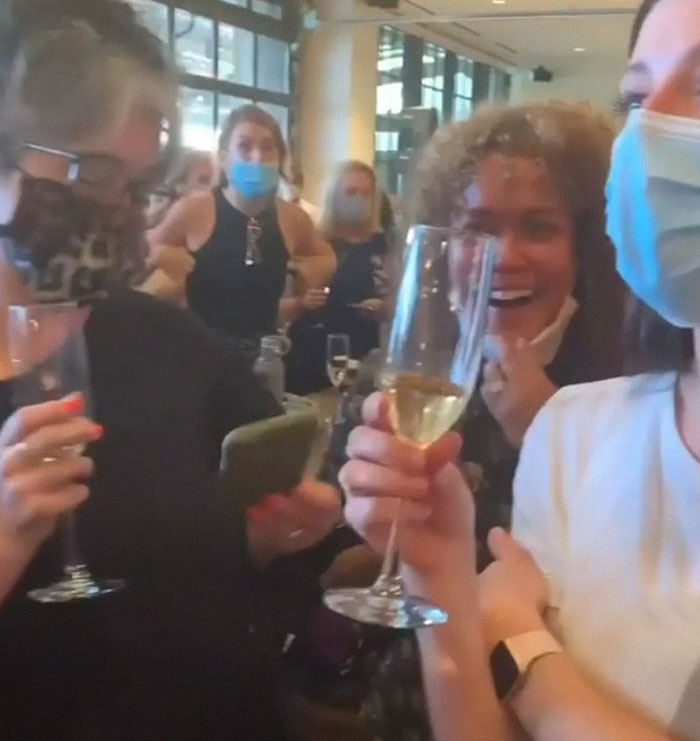 CEO Gives All Of Her 500+ Employees $10,000 Each And Two First-Class Tickets To Anywhere In The World CEO Gives All Of Her 500+ Employees $10,000 Each And Two First-Class Tickets To Anywhere In The World