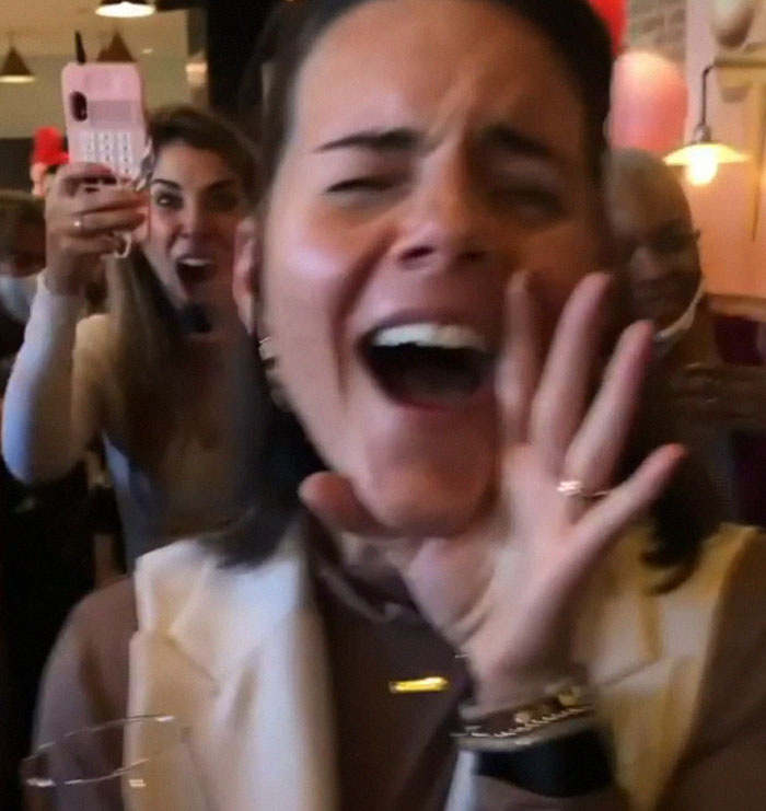 CEO Gives All Of Her 500+ Employees $10,000 Each And Two First-Class Tickets To Anywhere In The World CEO Gives All Of Her 500+ Employees $10,000 Each And Two First-Class Tickets To Anywhere In The World