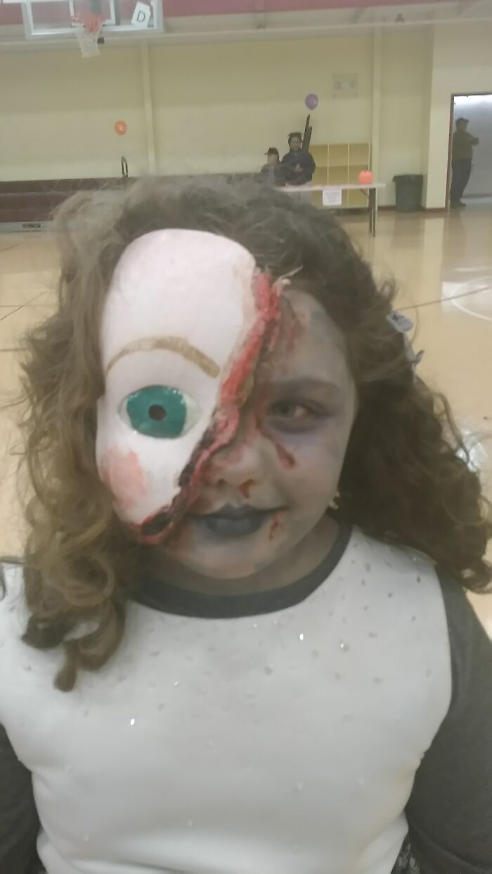 Its The Same Little Girl As In The Gargoyle Costume.