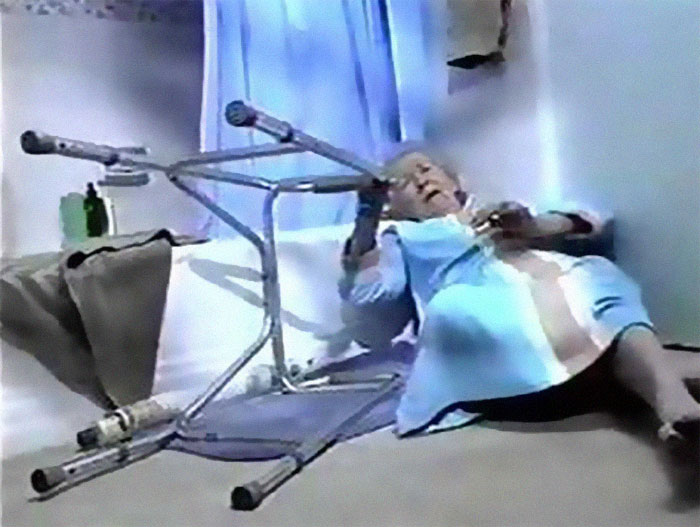 People Who Are Supposedly Relatives Of Celebs Share What They're Like Behind Closed Doors At Family Reunions (40 Stories)