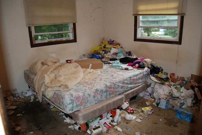 30 Landlords Describe The Weirdest And Most Disturbing Tenant They've Ever Had