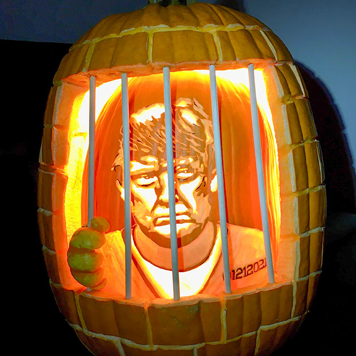 Presento la calabaza Trump, 16 horas, 25.4 kilos, tres calabazas